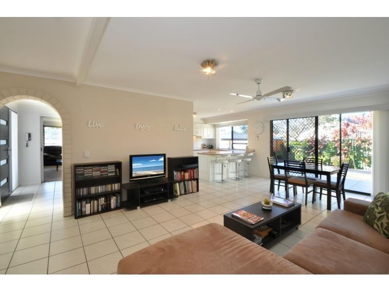 157 Acanthus Avenue, Burleigh Waters QLD 4220