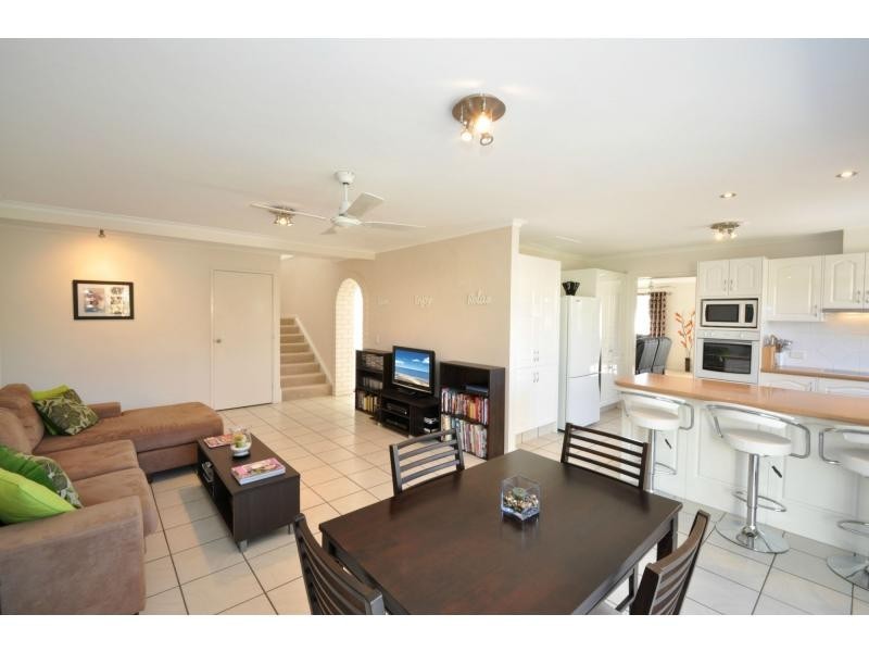 157 Acanthus Avenue, Burleigh Waters QLD 4220