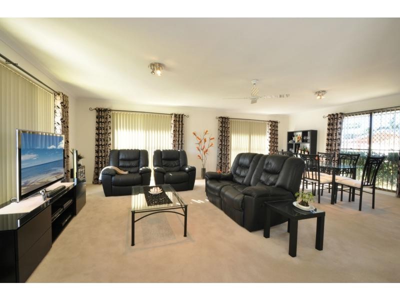 157 Acanthus Avenue, Burleigh Waters QLD 4220