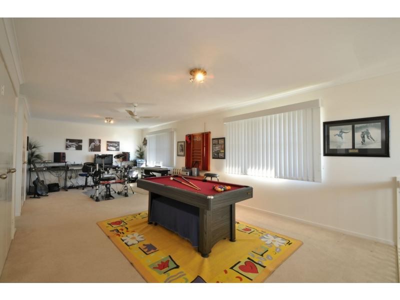 157 Acanthus Avenue, Burleigh Waters QLD 4220