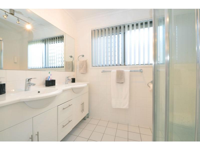 157 Acanthus Avenue, Burleigh Waters QLD 4220