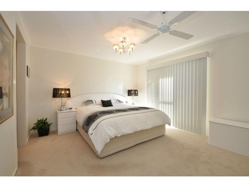 157 Acanthus Avenue, Burleigh Waters QLD 4220