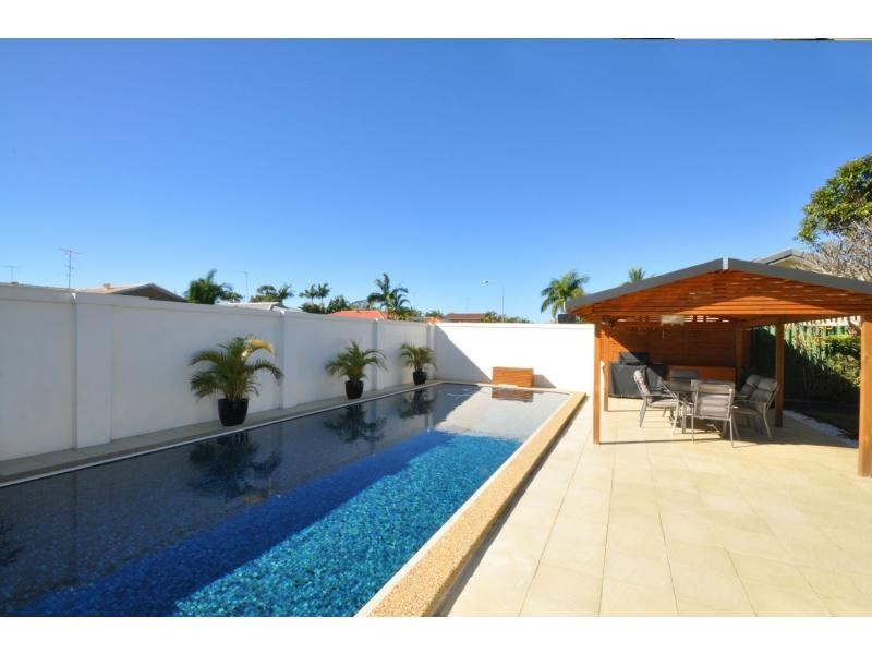 157 Acanthus Avenue, Burleigh Waters QLD 4220