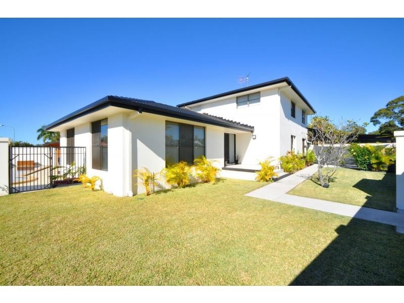 157 Acanthus Avenue, Burleigh Waters QLD 4220