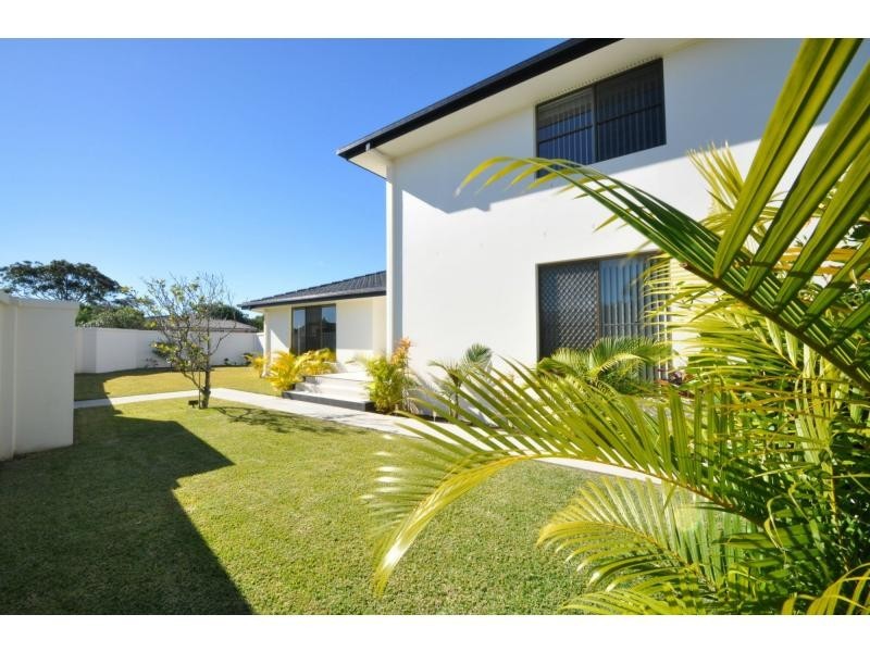 157 Acanthus Avenue, Burleigh Waters QLD 4220
