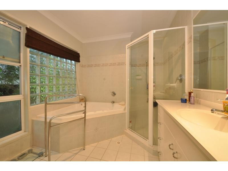 11 Ladds Ridge Road, Burleigh Heads QLD 4220