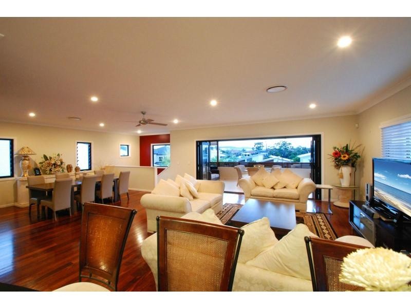 5 St Paul Crescent, Varsity Lakes QLD 4227