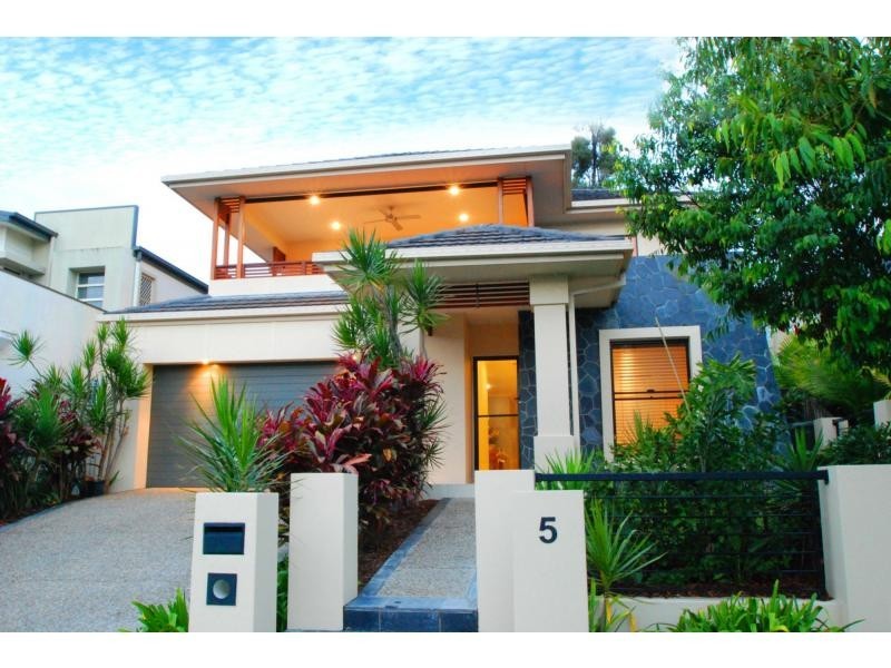 5 St Paul Crescent, Varsity Lakes QLD 4227