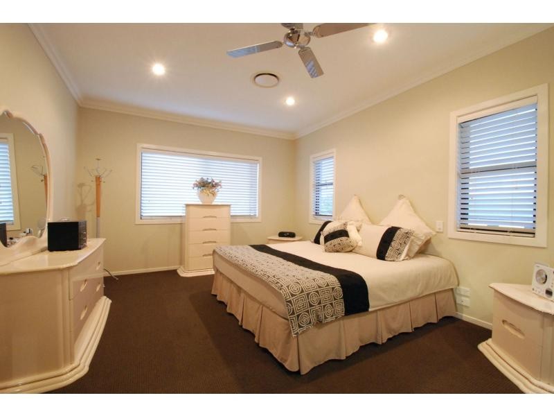 5 St Paul Crescent, Varsity Lakes QLD 4227