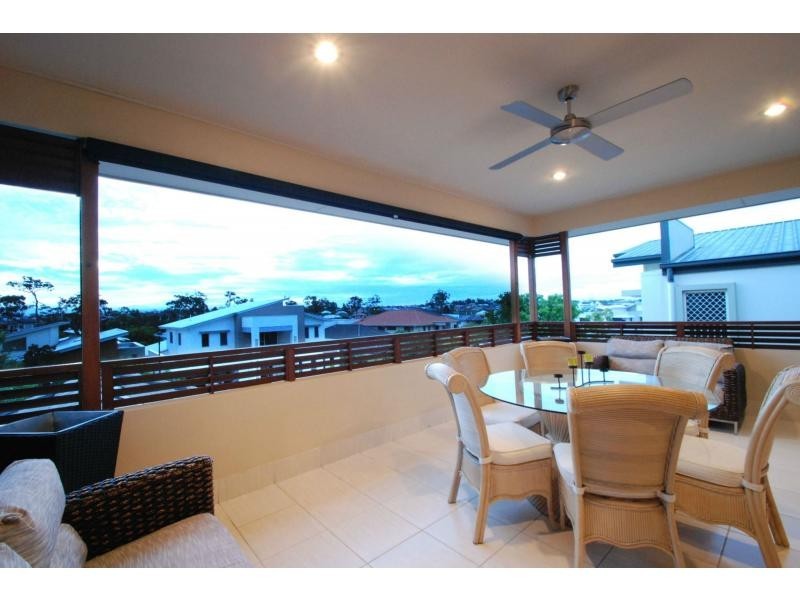 5 St Paul Crescent, Varsity Lakes QLD 4227