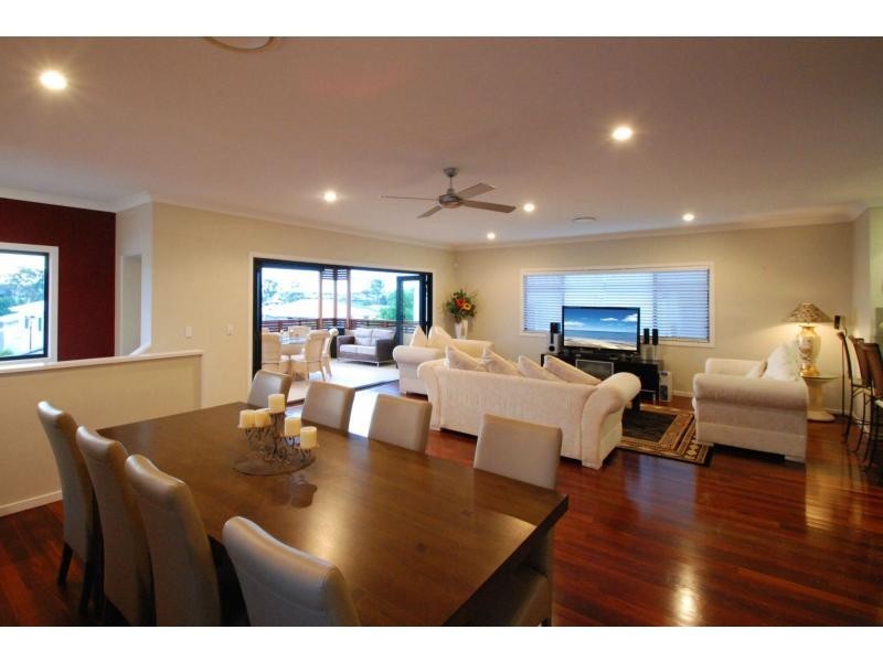 5 St Paul Crescent, Varsity Lakes QLD 4227