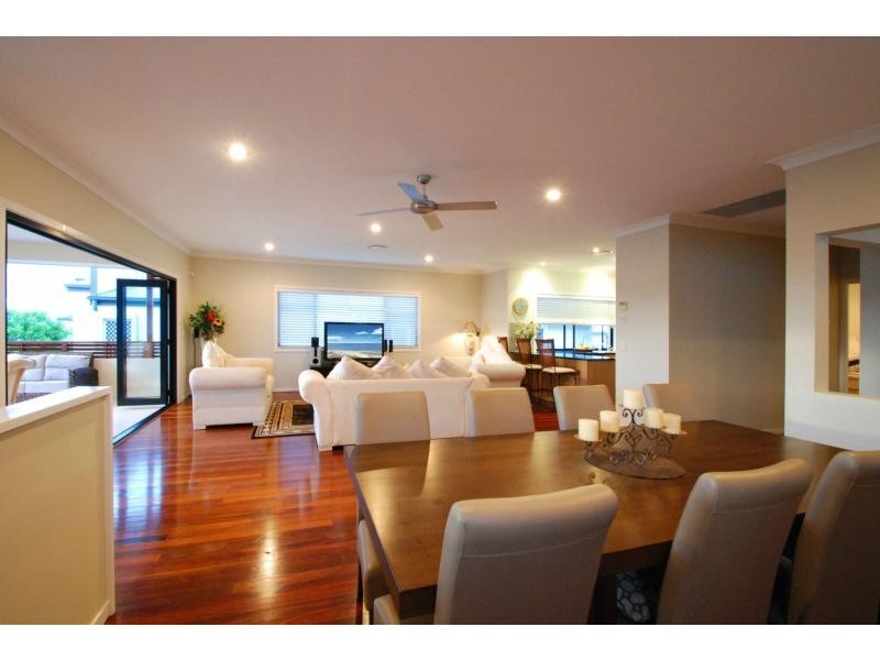 5 St Paul Crescent, Varsity Lakes QLD 4227