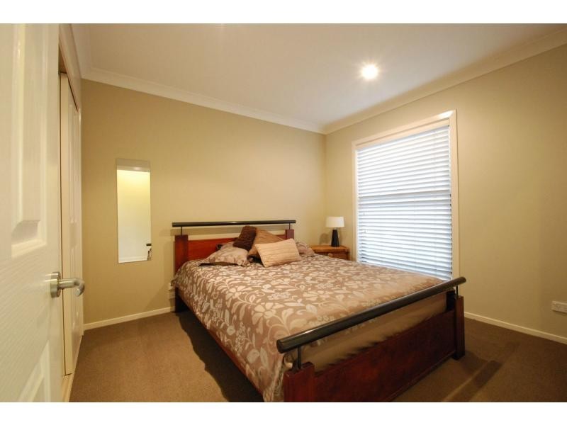 5 St Paul Crescent, Varsity Lakes QLD 4227