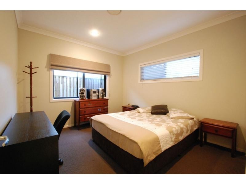 5 St Paul Crescent, Varsity Lakes QLD 4227