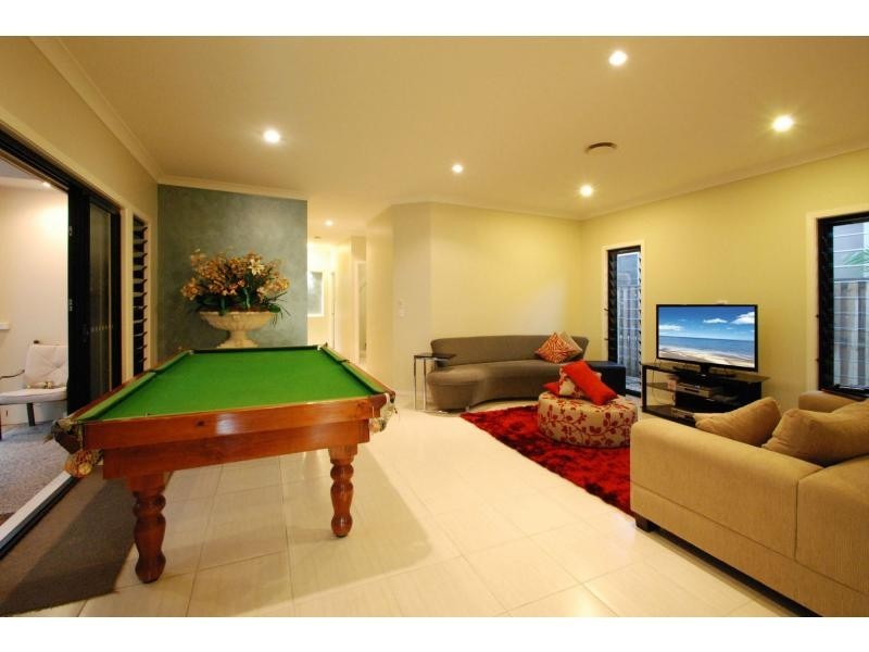 5 St Paul Crescent, Varsity Lakes QLD 4227