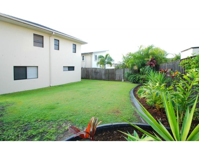 5 St Paul Crescent, Varsity Lakes QLD 4227