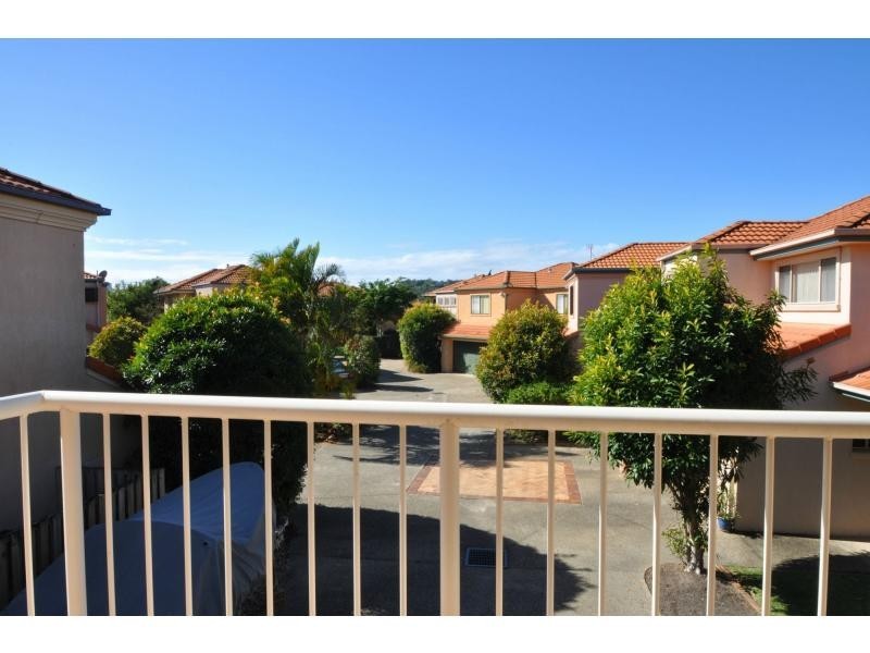 3/16 Gardendale Crescent, Burleigh Waters QLD 4220