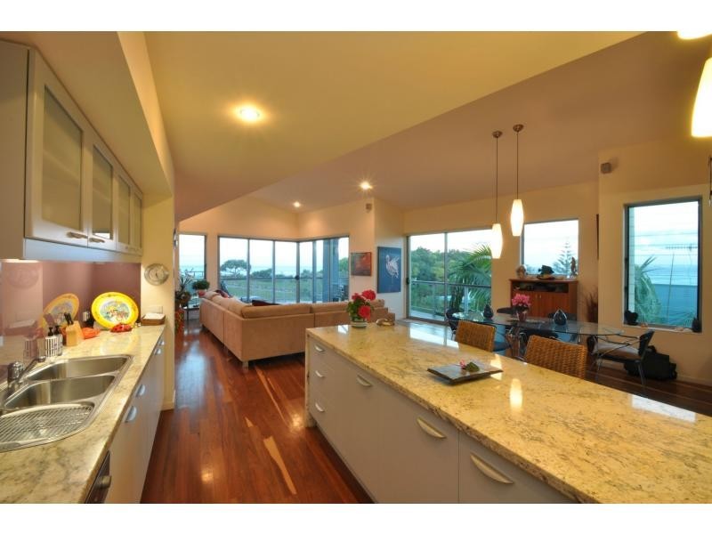 7 Brakes Crescent, Burleigh Heads QLD 4220