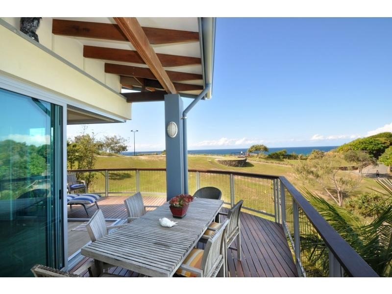 7 Brakes Crescent, Burleigh Heads QLD 4220