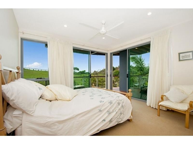7 Brakes Crescent, Burleigh Heads QLD 4220