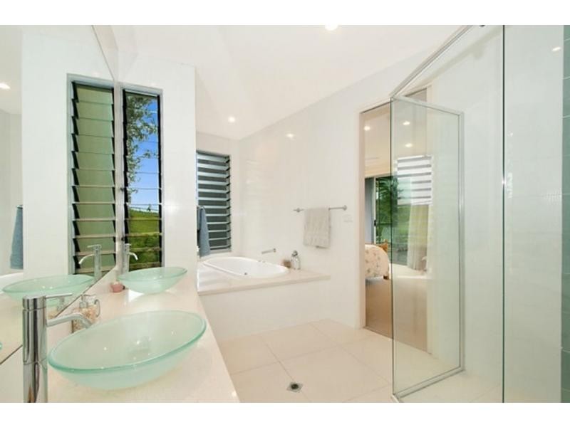 7 Brakes Crescent, Burleigh Heads QLD 4220