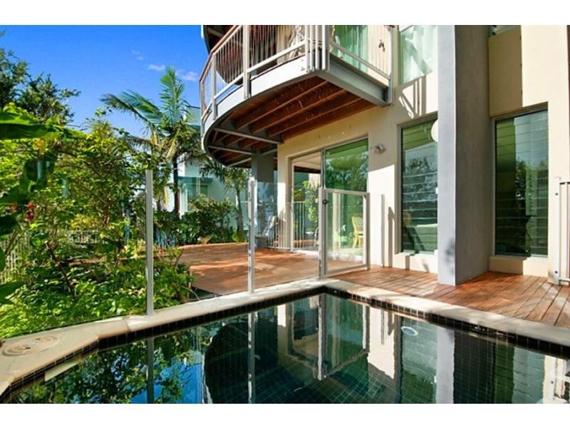 7 Brakes Crescent, Burleigh Heads QLD 4220