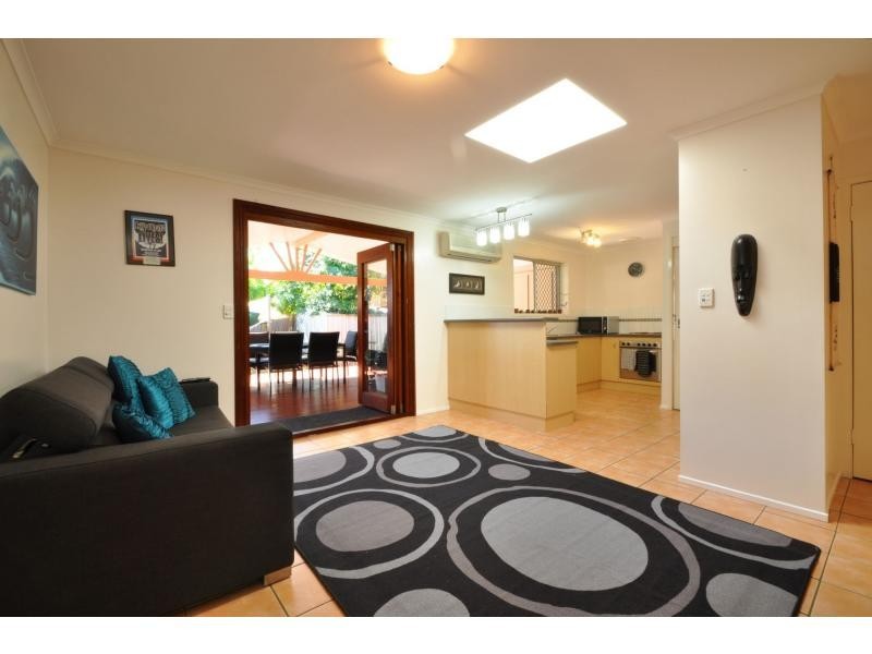 2/97 Nobby Parade, Miami QLD 4220