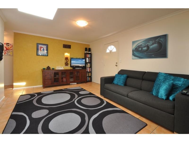 2/97 Nobby Parade, Miami QLD 4220