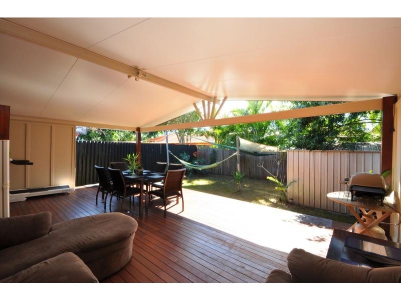 2/97 Nobby Parade, Miami QLD 4220