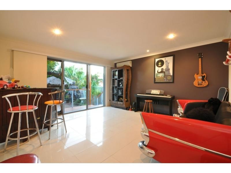 2/22 Nundah Avenue, Miami QLD 4220