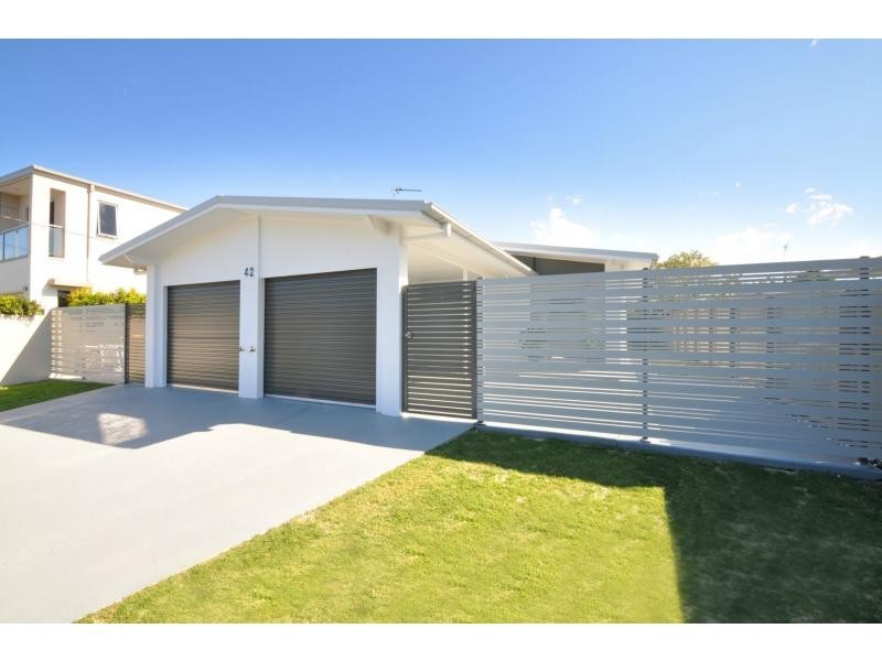 2/42 Albion Avenue, Miami QLD 4220