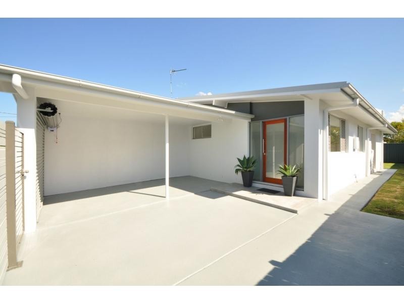 2/42 Albion Avenue, Miami QLD 4220