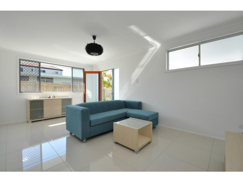 2/42 Albion Avenue, Miami QLD 4220