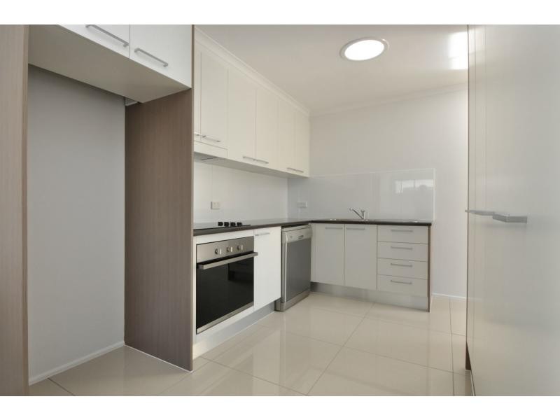 2/42 Albion Avenue, Miami QLD 4220