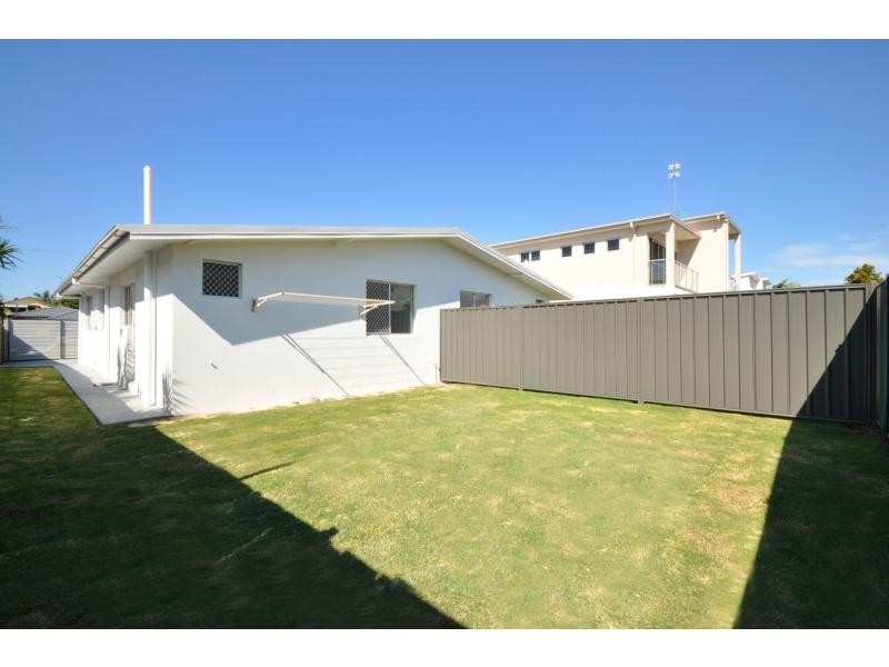 2/42 Albion Avenue, Miami QLD 4220