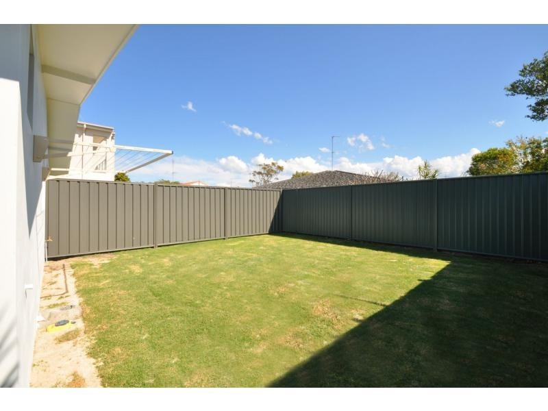 2/42 Albion Avenue, Miami QLD 4220