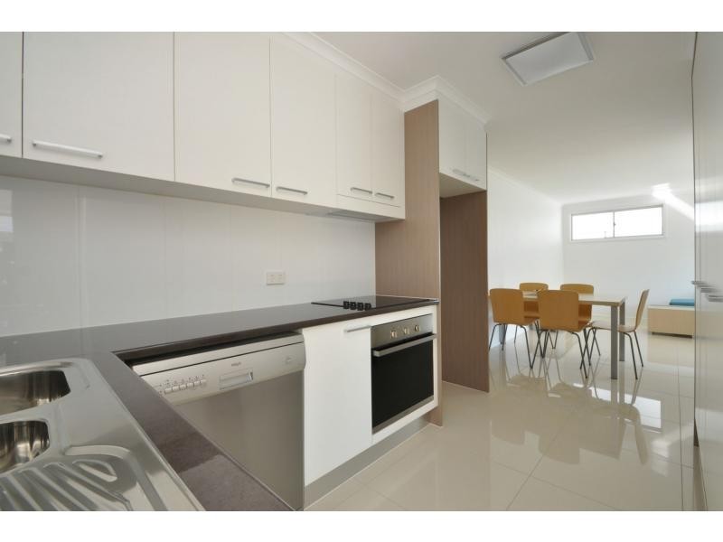 1/42 Albion Avenue, Miami QLD 4220