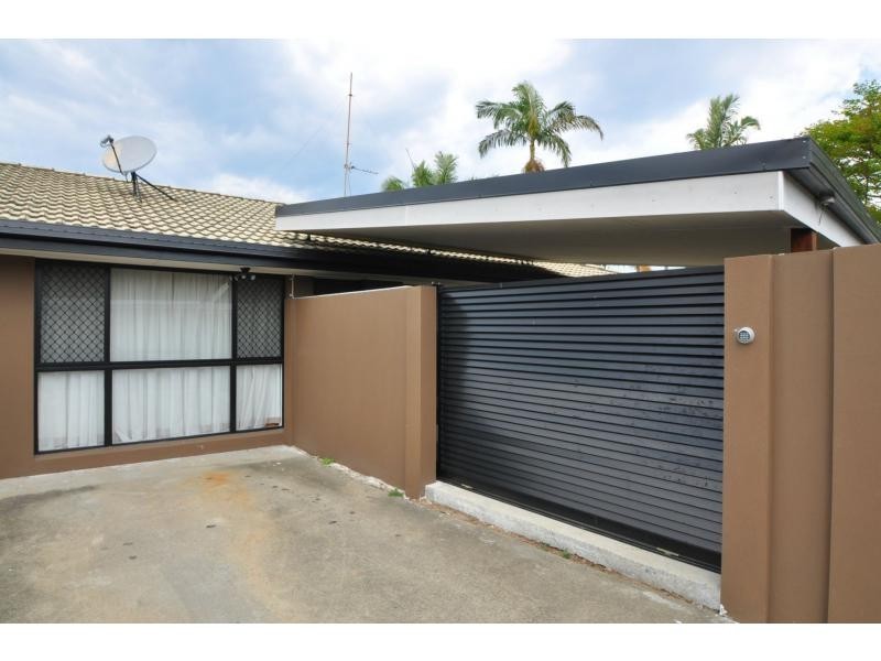 2/8 Doggett Drive, Miami QLD 4220
