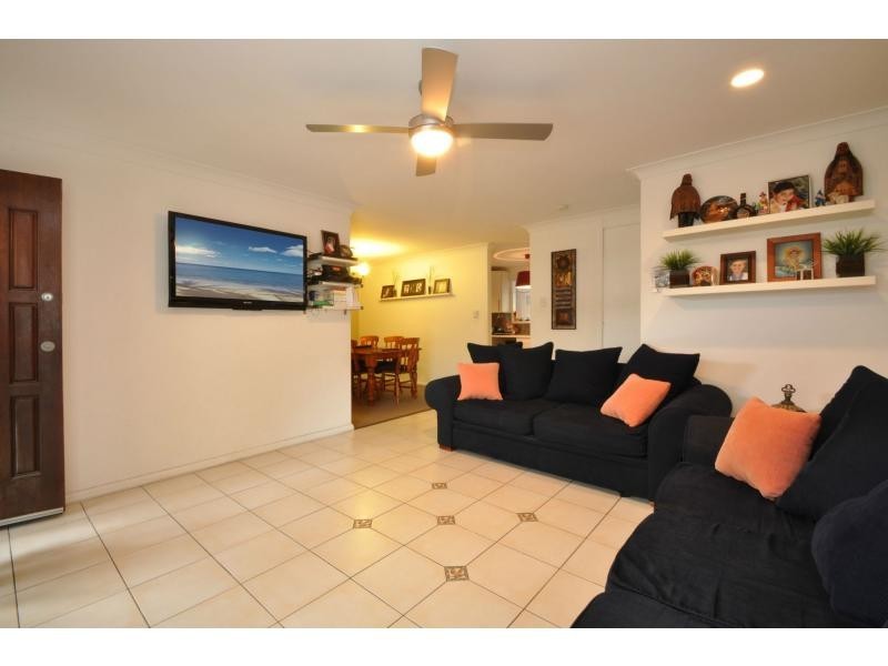 2/8 Doggett Drive, Miami QLD 4220