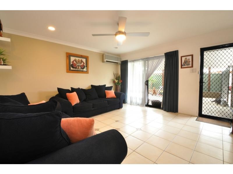 2/8 Doggett Drive, Miami QLD 4220