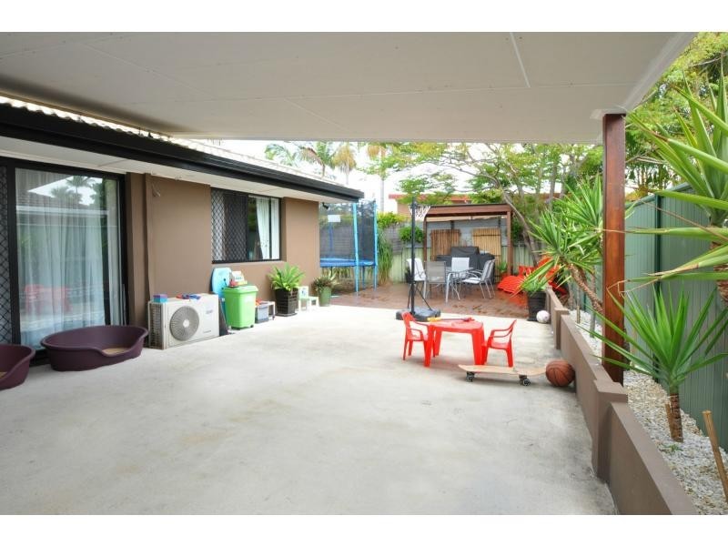 2/8 Doggett Drive, Miami QLD 4220