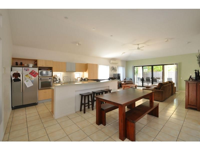 11 Windemere Crescent, Varsity Lakes QLD 4227