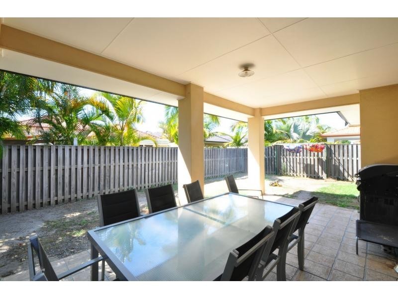 11 Windemere Crescent, Varsity Lakes QLD 4227