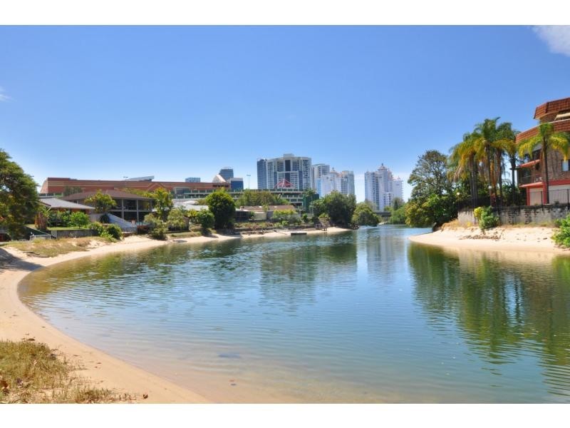 35 Surfers Avenue, Mermaid Waters QLD 4218