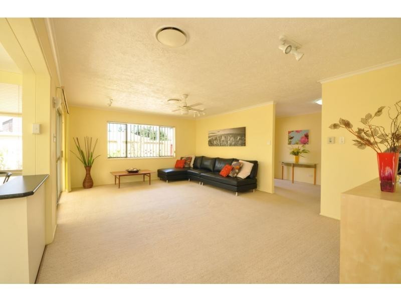 35 Surfers Avenue, Mermaid Waters QLD 4218