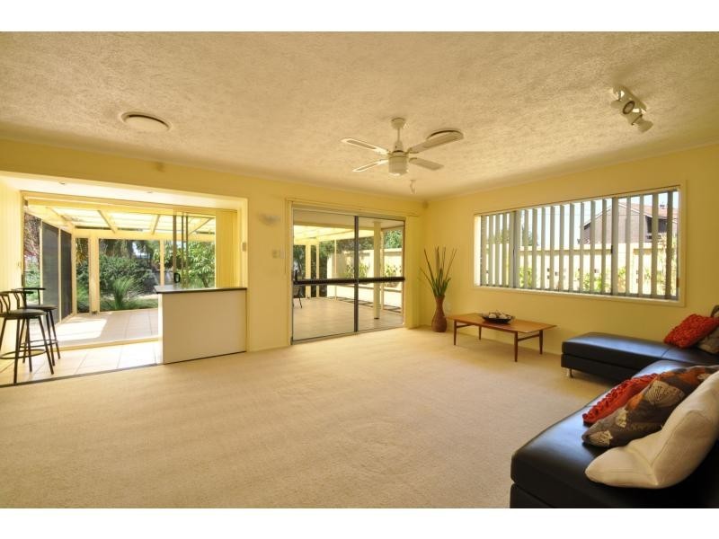 35 Surfers Avenue, Mermaid Waters QLD 4218