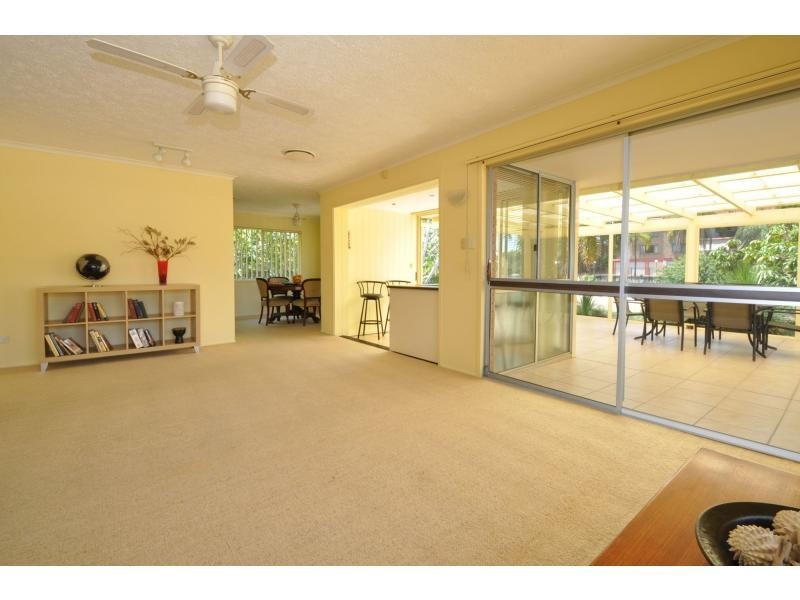 35 Surfers Avenue, Mermaid Waters QLD 4218