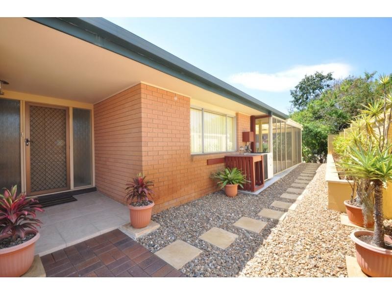 35 Surfers Avenue, Mermaid Waters QLD 4218