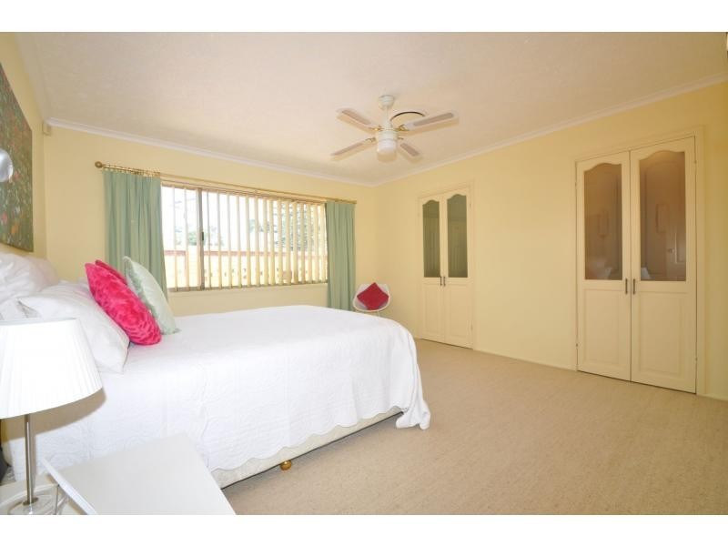 35 Surfers Avenue, Mermaid Waters QLD 4218