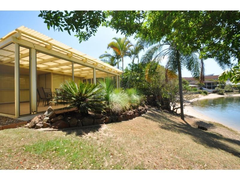 35 Surfers Avenue, Mermaid Waters QLD 4218